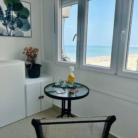 Apartamento A Pie De Playa. Кадис Екстериор снимка