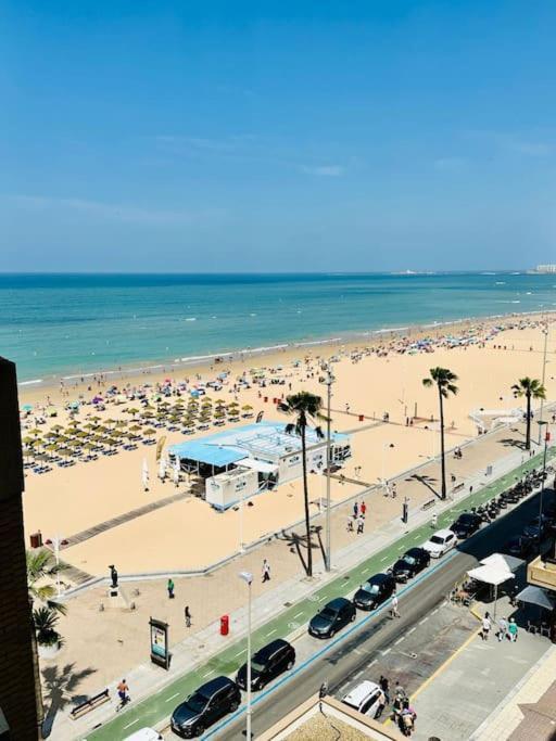 Apartamento A Pie De Playa. Кадис Екстериор снимка